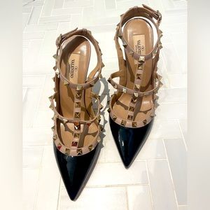 Classic Valentino (black and nude rock stud)Like New!